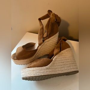 Brand new pair of sandal heels